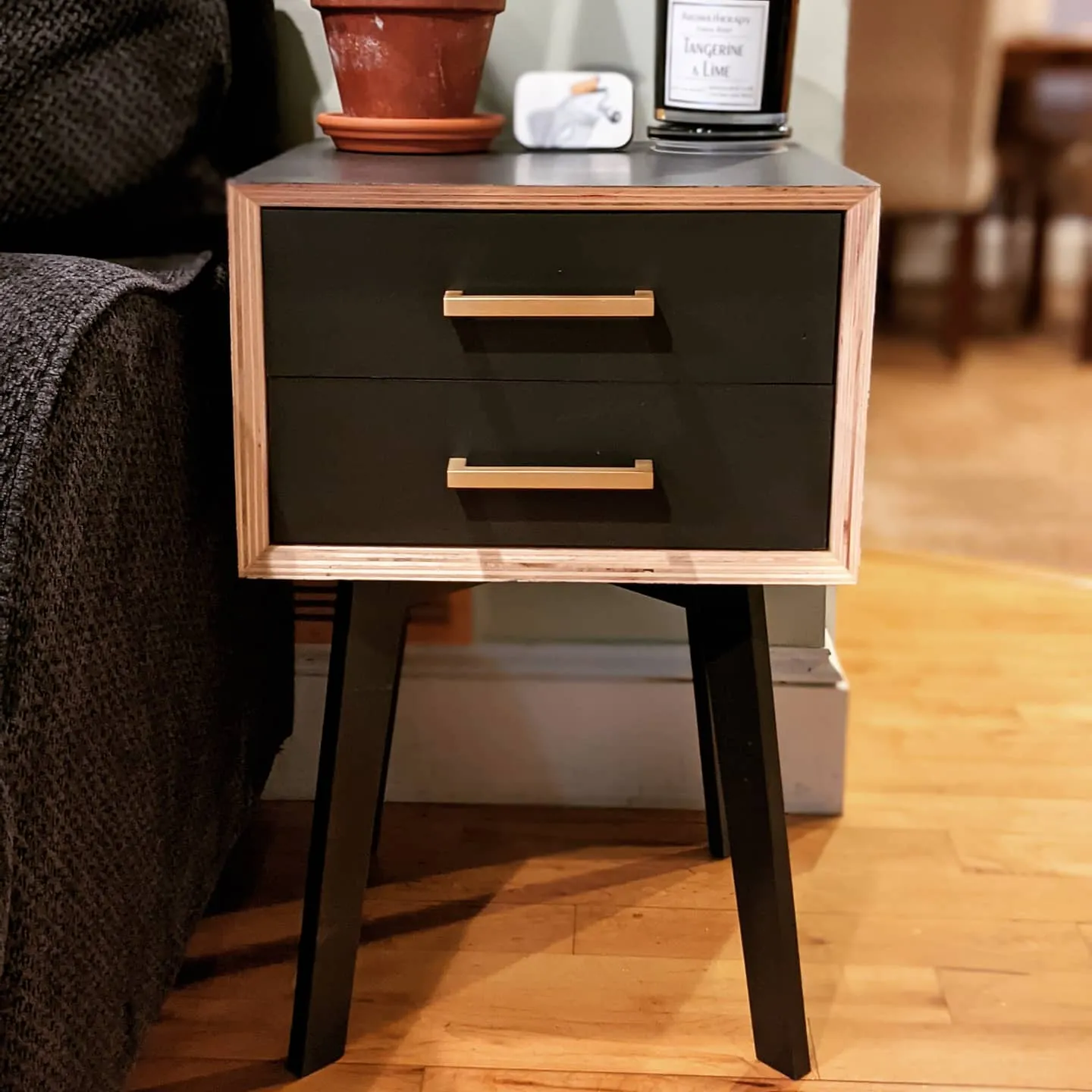 Mid-Century End Table 1