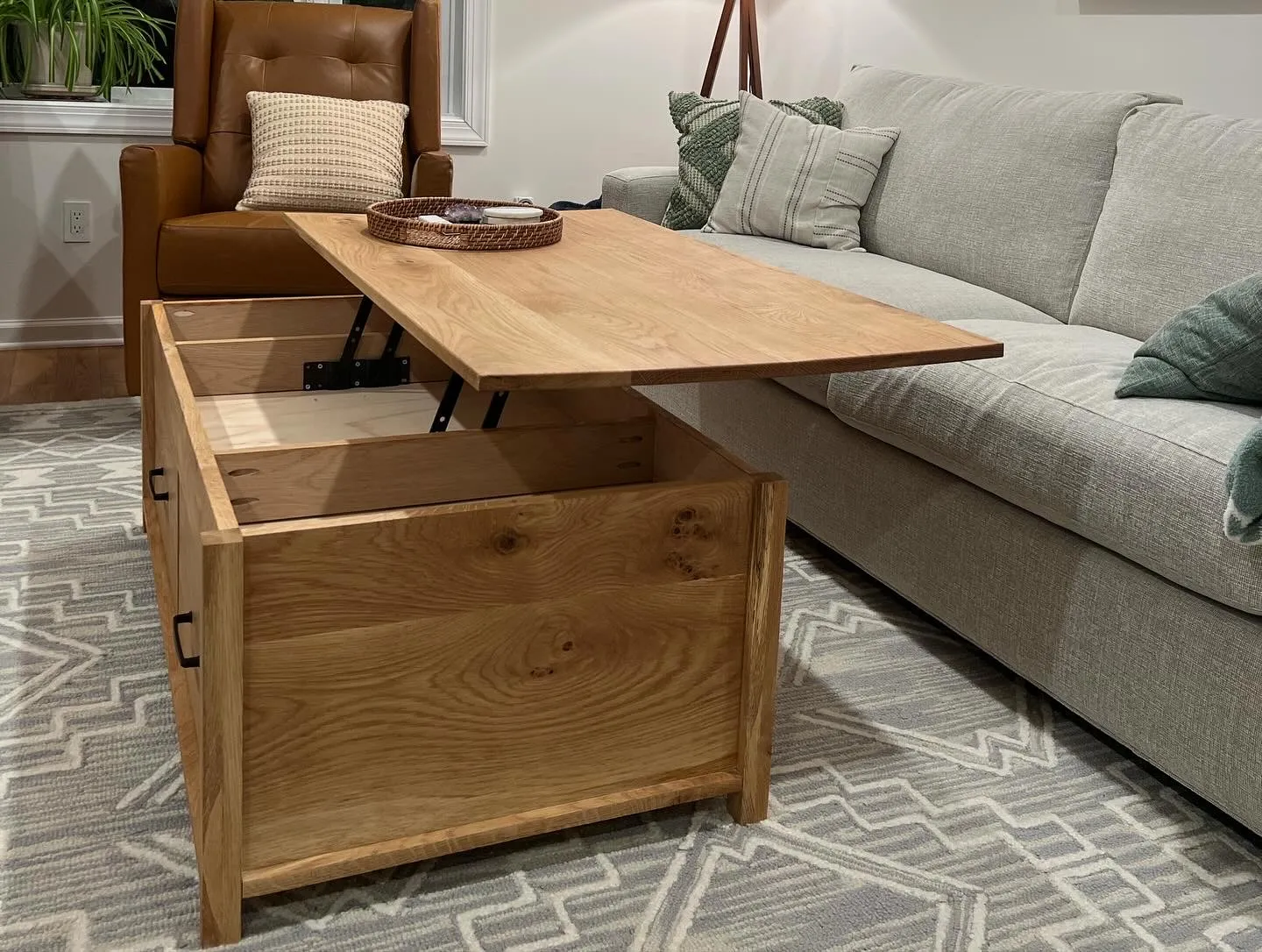 Lift-Top Coffee Table 2